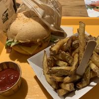 Vegan chicken bacon burger  at Vélicious Burger in Colmar