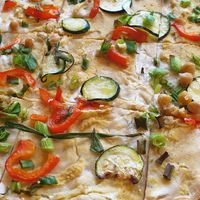 Veganer Flammkuchen mit Hummus at Gasthof zur alten Feuerwache in Bad Hoenningen
