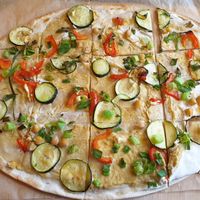 Veganer Flammkuchen mit Hummus at Gasthof zur alten Feuerwache in Bad Hoenningen