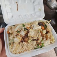 You can order takeaway boxes for collection in the morning as well! Tofu and fried rice for the slow boat 💚🌱 at Sabaidee Sivilay Restaurant in Pakbeng