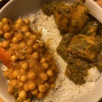 Left: Punjabi chana masala Right: aloo palak   at Indian Palace in Tilburg