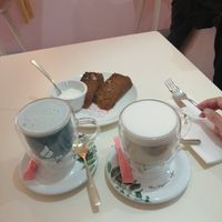 blue latte y chai latte at NUVI in Valladolid