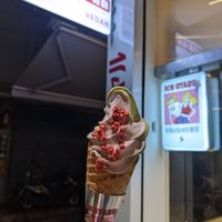 Mixed fruit and matcha at Ice Gyaru - 霜淇淋專門店 in Taipei