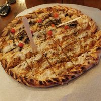 Shitake e frango com catupiry #Veganuary at Eça Pizza in Curitiba