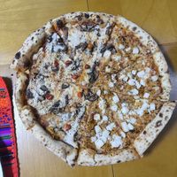 Shitake // frango com palmito at Eça Pizza in Curitiba