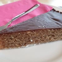 Snickers raw cake at Herzstück in Neuss