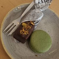 vegan Dubai chocolate cheesecake and pistachio macaron at Moltto Coffee in Riga