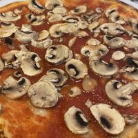 Pizza ohne Käse - für Walsrode leider schon ein veganes Highlight...  at Marco Polo in Walsrode