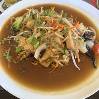 (S.8 in vegan) Shanghai Glasnudeln: gebr. Glasnudeln mit Tofu, Gemüse, Morcheln in Chop-Suey Soße, Koriander (!Vegan muss dazu gesagt werden! Sonst mit Fleisch!) 😋  at Duy Asiatische Spezialitäten in Remchingen