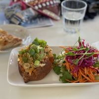 Vegan baked potato w sallad and a vegan apple pie 🥧   at Café Blå Katten in Mariefred