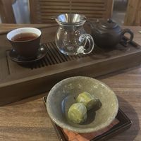 Pu’er Tea 1991 w/ roasted green tea rice cakes (free)  at Beautiful Tea Museum in Seoul