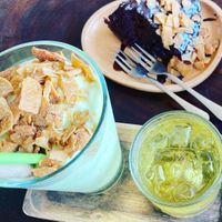 Chocolate cake and avo smoothie! Delicious 😋  #Veganuary at Long Hung Coffee in Phu Quoc
