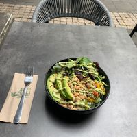 Sehr leckere Bowls. Die Portionen sind sehr gut. Alles ist super frisch. Das Personal ist freundlich und aufmerksam. at Rollz & Bowlz in Cologne
