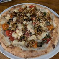 La alguma coisa (o sabor dessa). Aquilo em cima é abobrinha frita at Bontà Forno e Cucina in Vila Velha