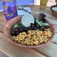Vegan BBQ bites and Mac ‘n’ cheesee  at Blondies Vegan Proteins + Cafe Hawaii in Honolulu
