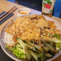 Lemongrass Tofu Ricenoodle Bowl 12€ at byvu in Munich