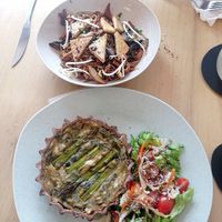 Pastel de verduras y yakisoba at Cardamomo in Salta