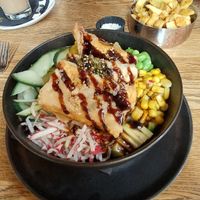 Vegan pokébowl met tofu at Grandcafe Marron in Hoogeveen