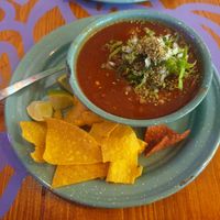 Kleines und gemütliches Lokal. Vollständig Vegan. Die Betreiber sind super nett und nehmen sich die Zeit zu erklären. Das Essen ist Latein-Amerikanisch, so wie die Betreiber auc at Alebrijes in Wiesbaden