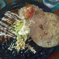 Vegan chicken in chocolate chilli sauce with beans at Alebrijes in Wiesbaden