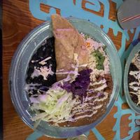 145. MOLE AUS OAXACA 15.00€ Hühnchen Vleisch, getränkt in einer Chili-Schokoladensoße aus Oaxaca, serviert mit Mais oder Weizentortillas,
Reis, Bohnen und Salat  at Alebrijes in Wiesbaden