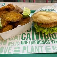 Fritenders & Burger Clásica at Cero Pollito - Javeriana in Bogota