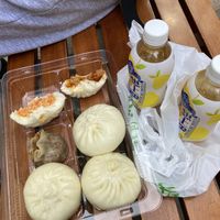 6 buns and 2 drinks for under 50rmb e Doug food for 2 for lunch on the go! The two are a mushroom one and a ginger and carrot filling (I think) both delicious 😋  at Songyuelou in Shanghai