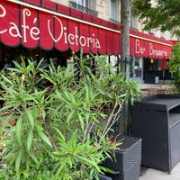  at Café Victoria in Paris