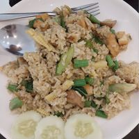 Green curry fried rice at Walee - Thanon Ekkamai in Bangkok