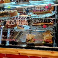 vegane Kuchenauswahl und vegane belegte Brötchen at kaffee konkurs  in Dresden