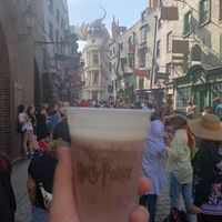 Butterbeer in Diagon Alley at Universal Studios - Leaky Cauldron in Orlando