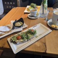 Kressebrot, PistazienPancakes und Hafercappucino at Der Mann in Vienna