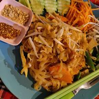 Pad Thai mit Ei (vegetarisch) at First Restaurant  in Krabi