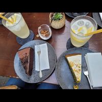 Cake and lemonade at drei & fünf – Rösterei & Café in Traben-trarbach