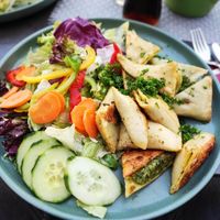 Die Maultaschen mit Salat waren lecker und die Option macht satt 😃 at Rohrbecks in Memmingen