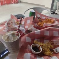 Malteada de chocolate, Poyo Tenders y Fries curly sazonadas. at Goy's Plant-Based Burgers - Americana in Guadalajara