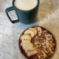 Açaí bowl (no honey, no bee pollen) and London fog with oat milk  at Fulcrum Coffee in Seattle
