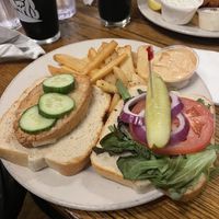 Sanduíche de frango vegano   at Molly Malone's Irish Pub & Restaurant in Louisville