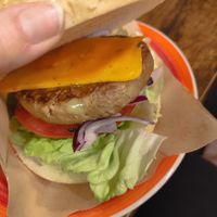 Burguer de proteína de guisante y queso vegano #Veganuary at Frankfurt Sant Andreu in Barcelona