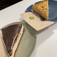 Choco cheesecake and apple cake  at Ratio Coffee in Salzburg