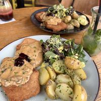 Schnitzel and Dânendrink  at Unser Cafe in Berlin