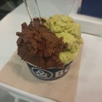 Chocolate and (sugar free) pistachio at Bolas Heladería Y Pastelería in Sevilla