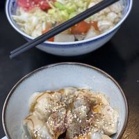 Gemischte Gemüsedumplings in scharfer Sesamsauce  at Kaschemme in Nuremberg