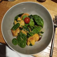 Heute mal wieder dort gewesen, hausgemachte Gnocchi mit Blattspinat und Senfsauce von der Winterkarte. Sehr lekker #Veganuary at Esszimmer by MyPlace in Lautzenhausen