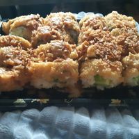 Crispy sushi komkommer en avocado at Sushi World in Deventer