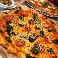 Pizza Cheese   at Francesca & Fratelli - Kröpcke in Hannover