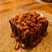 Cauliflower browniw, the roasted walnuts and caramel is absolutely amazing. However the flavour of overcooked cauliflower was not fully masked by the otherwise delicious chocolate  at Honest Greens - Avenida in Lisbon