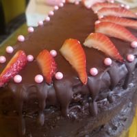 Media torta con relleno de manjar de datiles y mangos at Vraja Miski in Ayacucho