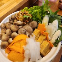 Hot pot lunch at Vegan Izakaya NIJIYA 虹屋 in Kyoto