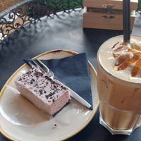 Vegan oreo bosbes taartje! at Barista Cafe in Nieuwegein